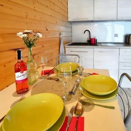 Caloroczne Nemo Устроне-Морске